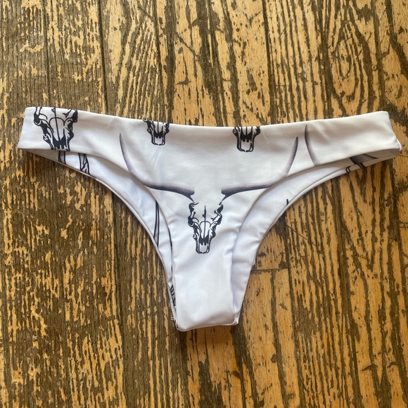 Cupshe Other - Cupshe, Cheeky Longhorn Bathing Suit Bottom, size M